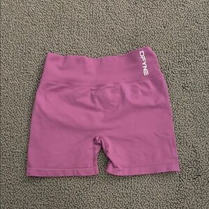 DFYNE not sold anymore Dynamic 4.5 inch shorts size Small